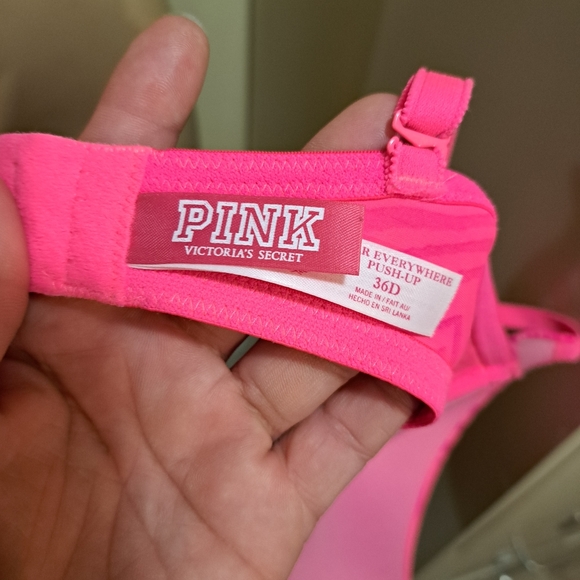 🚨Bundle Alert🚨 2 VS push up bras 36D - Picture 10 of 10